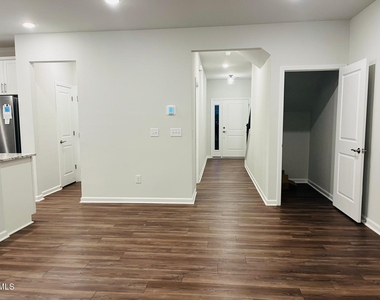 547 Glen Clova Drive - Photo Thumbnail 14