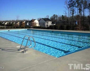 547 Glen Clova Drive - Photo Thumbnail 4