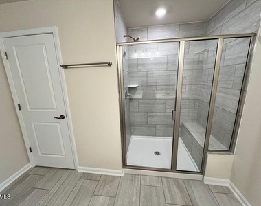 547 Glen Clova Drive - Photo Thumbnail 12