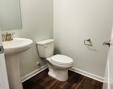 547 Glen Clova Drive - Photo Thumbnail 22