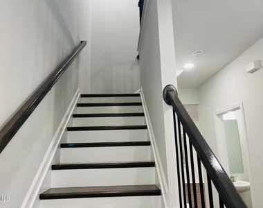 547 Glen Clova Drive - Photo Thumbnail 24