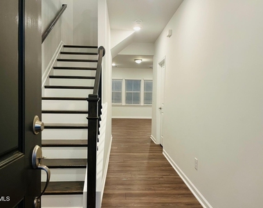 547 Glen Clova Drive - Photo Thumbnail 8