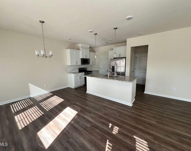 547 Glen Clova Drive - Photo Thumbnail 3
