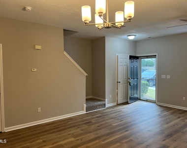 116 Baberton Drive - Photo Thumbnail 3