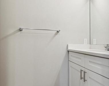 1407 N 8th Street - Photo Thumbnail 3