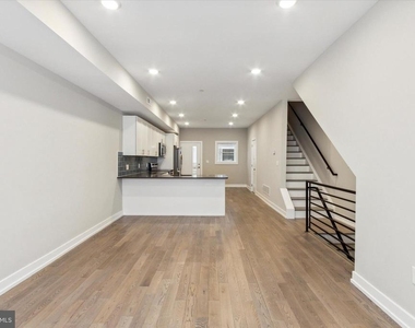 1407 N 8th Street - Photo Thumbnail 2