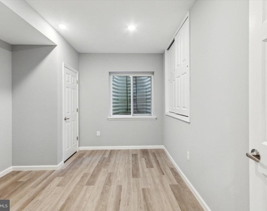1407 N 8th Street - Photo Thumbnail 8