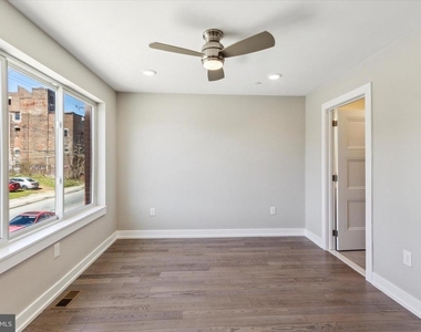 1407 N 8th Street - Photo Thumbnail 4