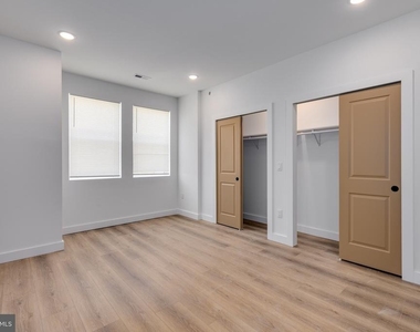 2322 N 5th Street - Photo Thumbnail 8