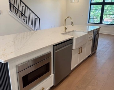 7519 Ridge Avenue - Photo Thumbnail 2