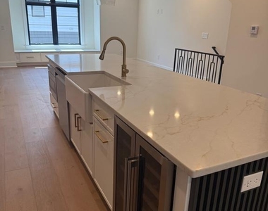 7519 Ridge Avenue - Photo Thumbnail 4