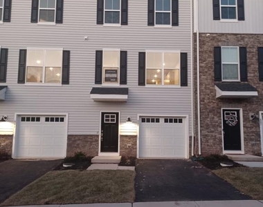 805 Pecan Road - Photo Thumbnail 3