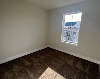 805 Pecan Road - Photo Thumbnail 8
