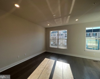 805 Pecan Road - Photo Thumbnail 6
