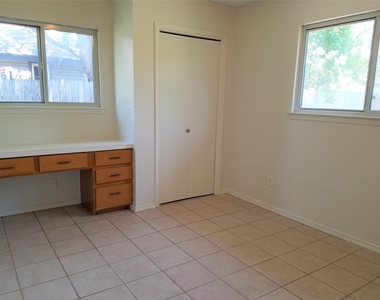 3607 Cornerstone St - Photo Thumbnail 12