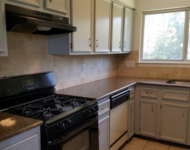 3607 Cornerstone St - Photo Thumbnail 4