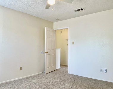 12120 Thompkins Dr - Photo Thumbnail 9