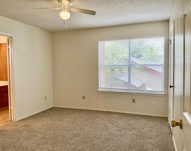 12120 Thompkins Dr - Photo Thumbnail 8