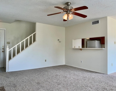 12120 Thompkins Dr - Photo Thumbnail 3