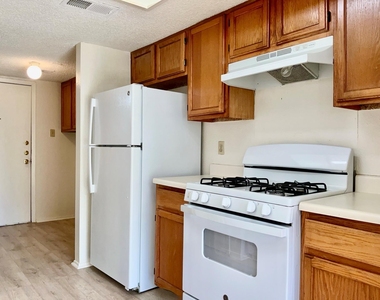 12120 Thompkins Dr - Photo Thumbnail 5