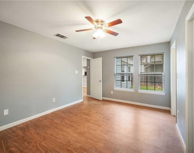 16336 Edgemere Dr - Photo Thumbnail 9