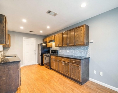 16336 Edgemere Dr - Photo Thumbnail 4