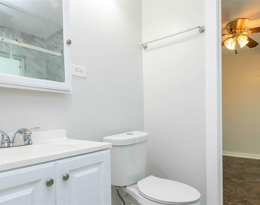 1013 E 10th St - Photo Thumbnail 10