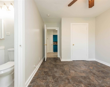1013 E 10th St - Photo Thumbnail 13