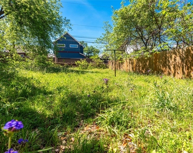 1013 E 10th St - Photo Thumbnail 14