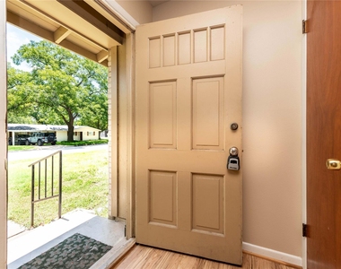 7602 Delafield Ln - Photo Thumbnail 2