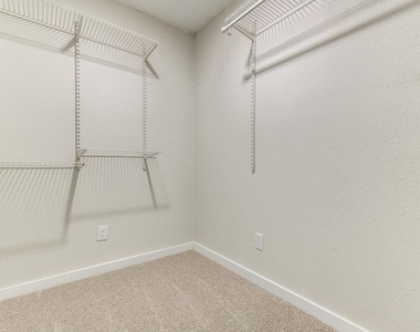 6607 Capriola Dr - Photo Thumbnail 9