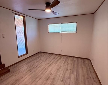 2218 Terrace Dr - Photo Thumbnail 13