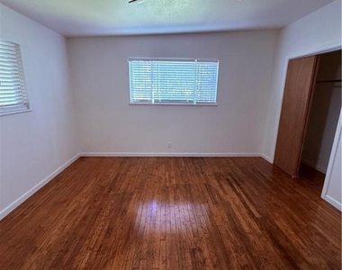 2218 Terrace Dr - Photo Thumbnail 4