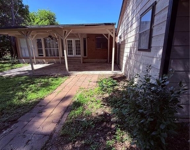 2218 Terrace Dr - Photo Thumbnail 1