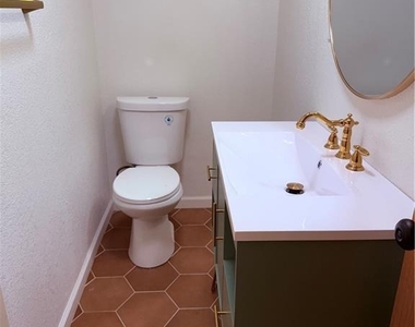 2218 Terrace Dr - Photo Thumbnail 12