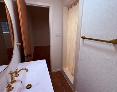 2218 Terrace Dr - Photo Thumbnail 11