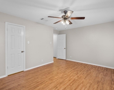 905 Lodosa Dr - Photo Thumbnail 10