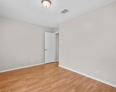 905 Lodosa Dr - Photo Thumbnail 18