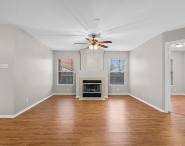 905 Lodosa Dr - Photo Thumbnail 4