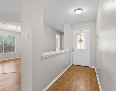 905 Lodosa Dr - Photo Thumbnail 2