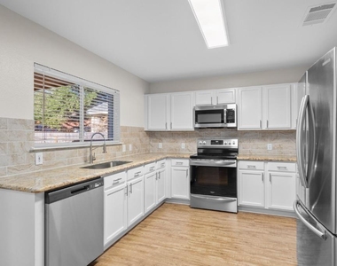905 Lodosa Dr - Photo Thumbnail 23