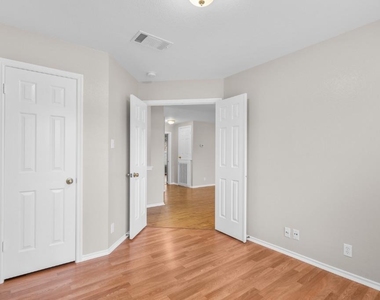 905 Lodosa Dr - Photo Thumbnail 15