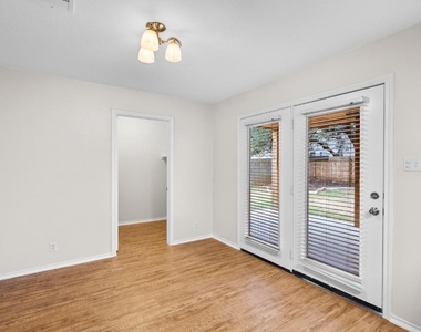 905 Lodosa Dr - Photo Thumbnail 8