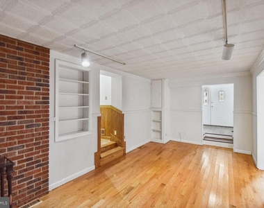 238 Varsity Avenue - Photo Thumbnail 13