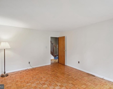 238 Varsity Avenue - Photo Thumbnail 12