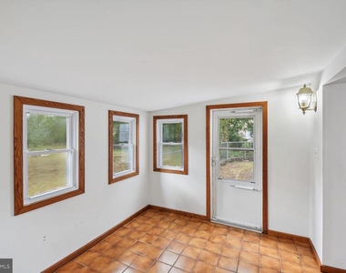 238 Varsity Avenue - Photo Thumbnail 9