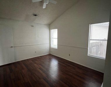 5507 Fence Row - Photo Thumbnail 8
