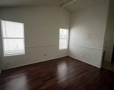 5507 Fence Row - Photo Thumbnail 7