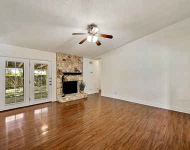 3707 Tarragona Ln - Photo Thumbnail 8