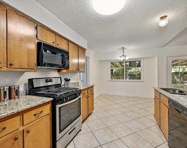 3707 Tarragona Ln - Photo Thumbnail 16